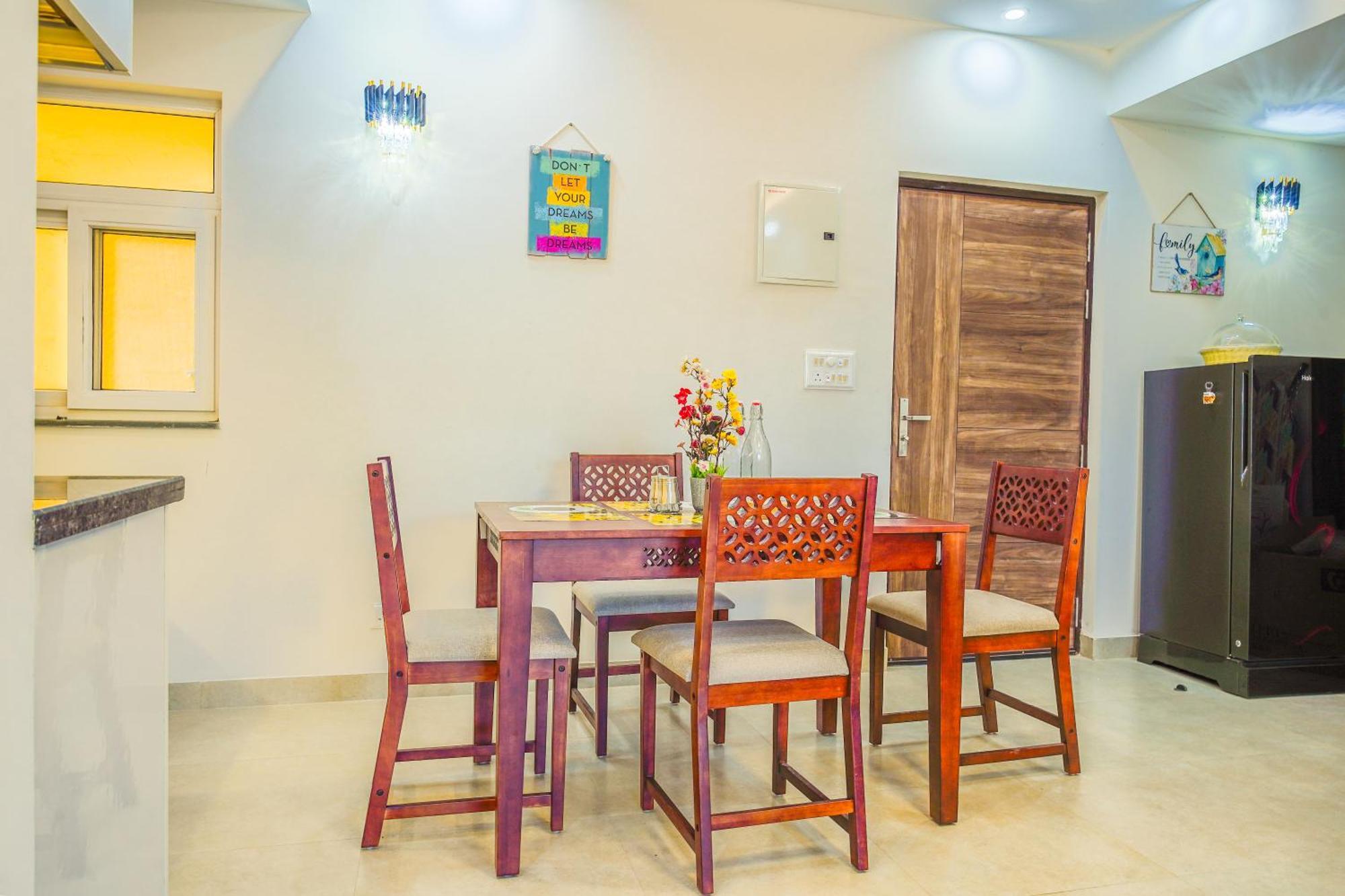 Apartment Alaya 2 Bhk With Balcony & Lift - Veera Marina