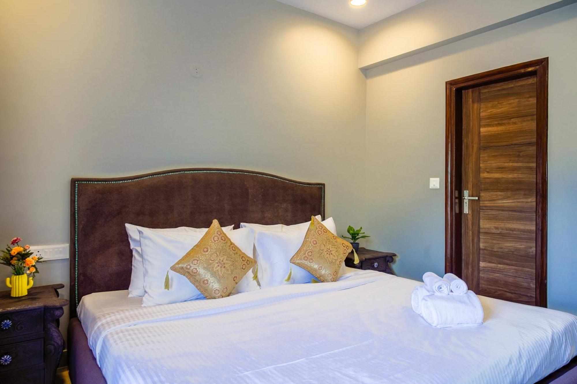 Alaya 2 Bhk With Balcony & Lift - Veera Marina Apartment Candolim